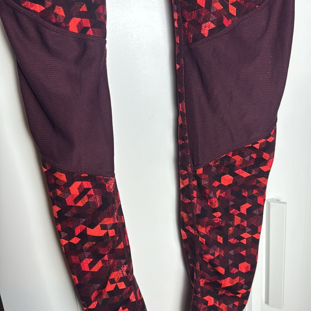 Athleta triangular be free tight women’s small red geometric leggings - Picture 9 of 12
